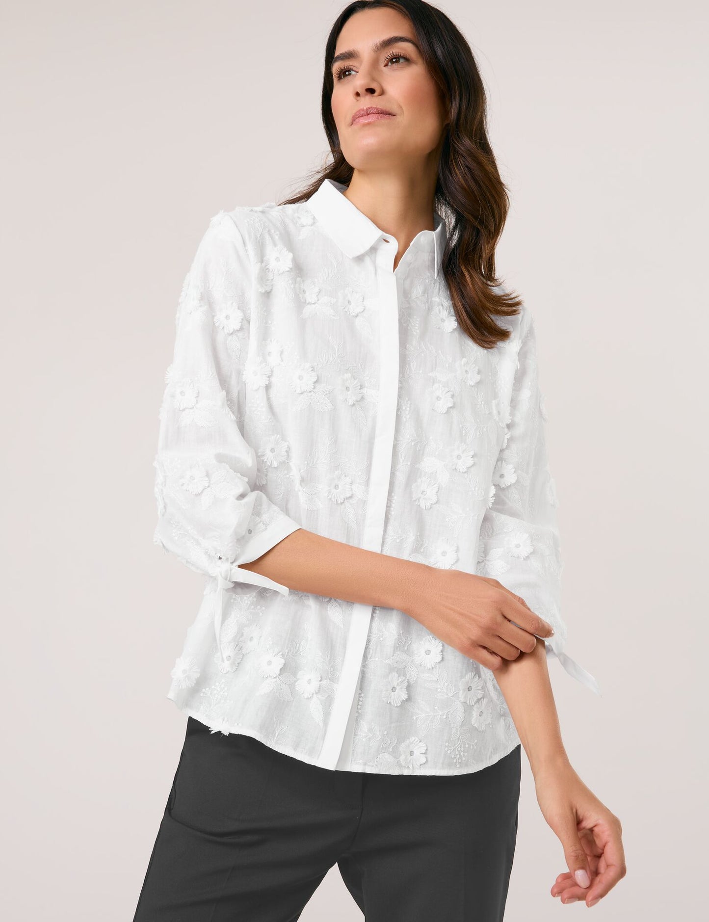 3/4 Arm Bluse mit 3D-Blumenapplikation