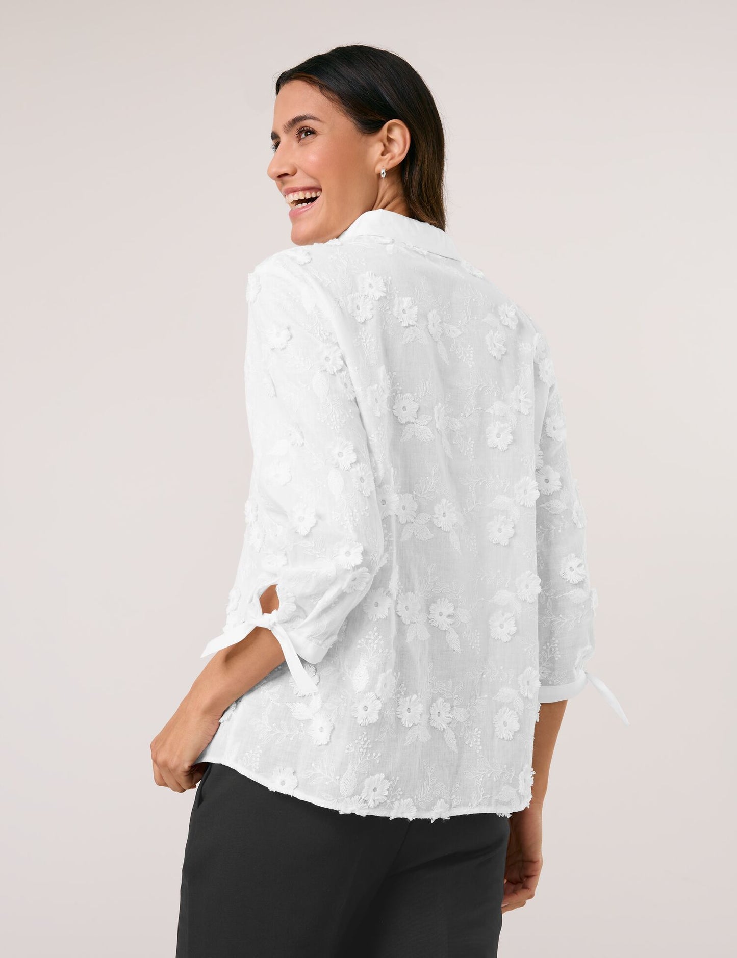 3/4 Arm Bluse mit 3D-Blumenapplikation