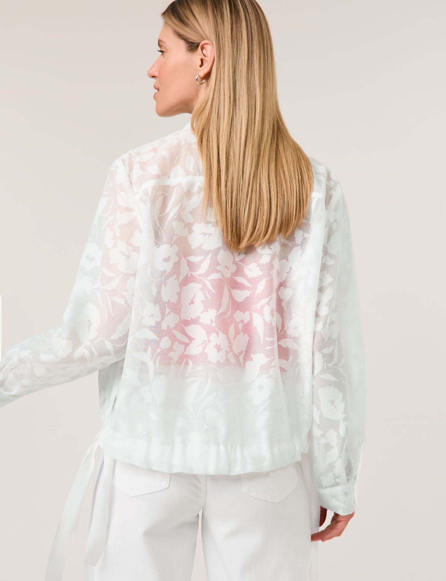 Transparente Blusenjacke mit floralem Muster