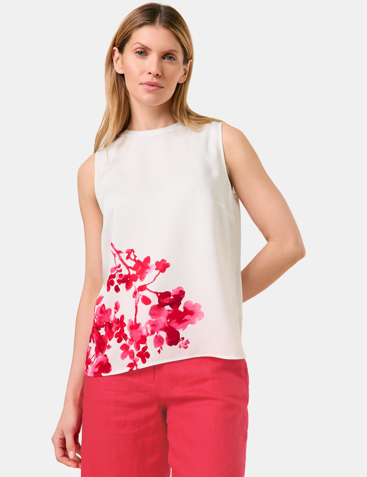 Ärmellose Bluse mit floralem Detail