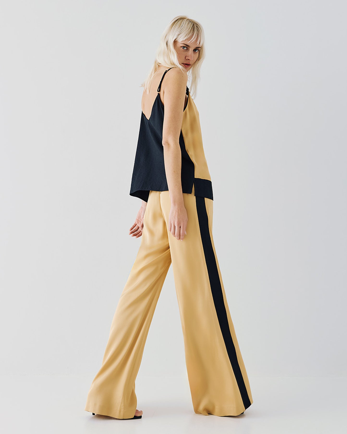 Two-toned top