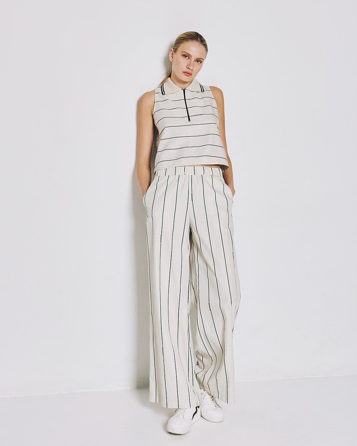 Striped pants with elastic waistban