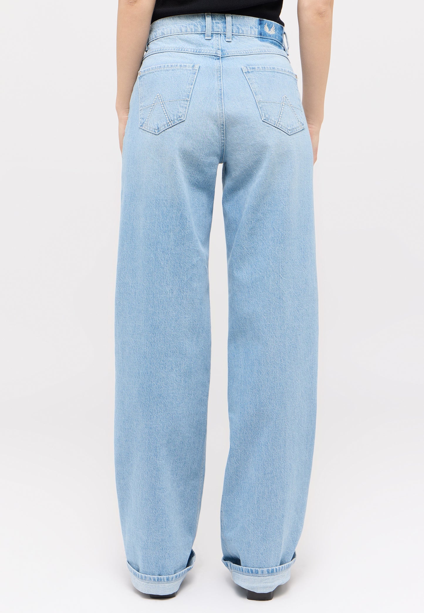 3242572-35758 LIZ TU SELVEDGE