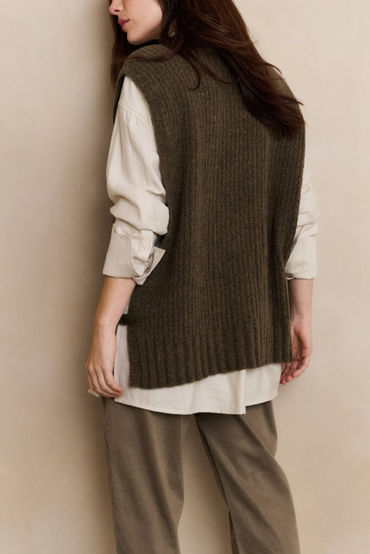Pullover mit Schnallen