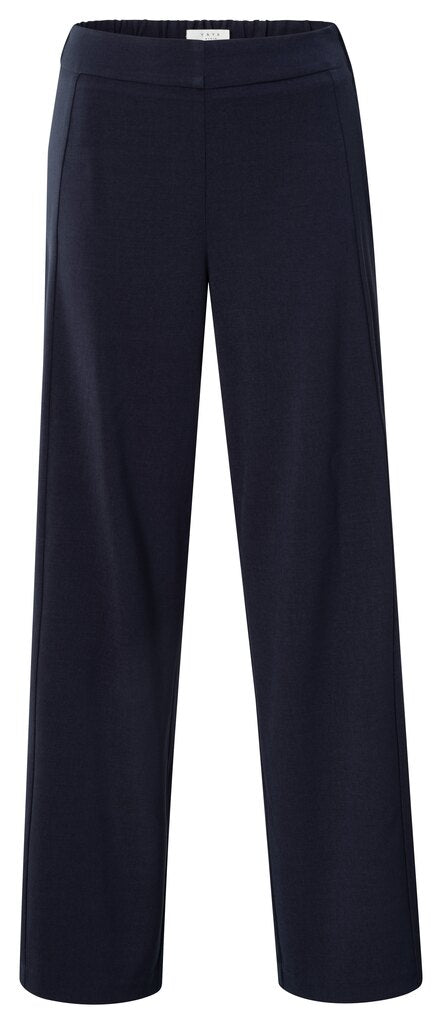 Hose mit Nahtdetails