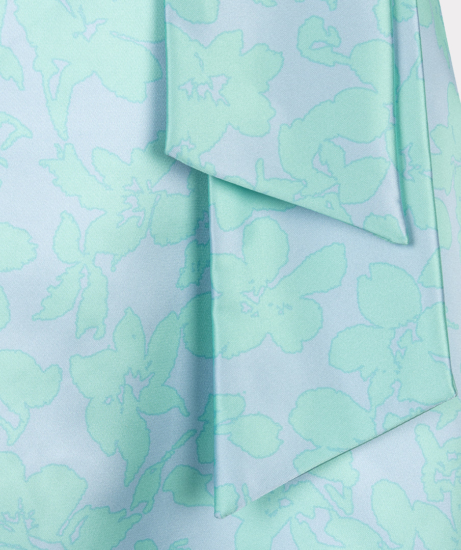 Blouse knot detail Daylight
