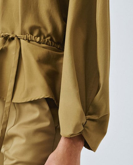 Blouse with a V-neckline and belt