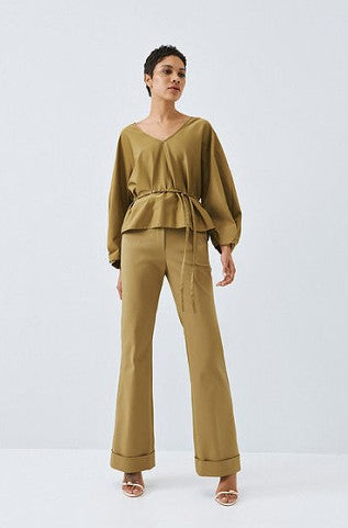 Blouse with a V-neckline and belt