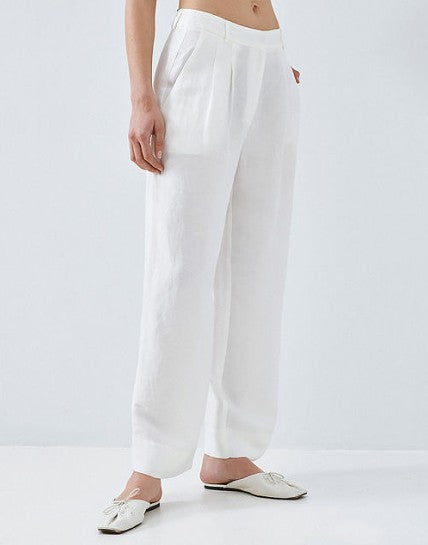 High-waisted pants