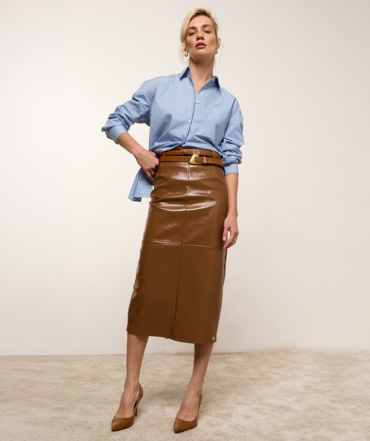 JV-SALLY High-Waisted Fitted Midirock in Lackoptik