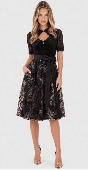 Dirndl mit Schürze
