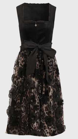 Dirndl mit Schürze