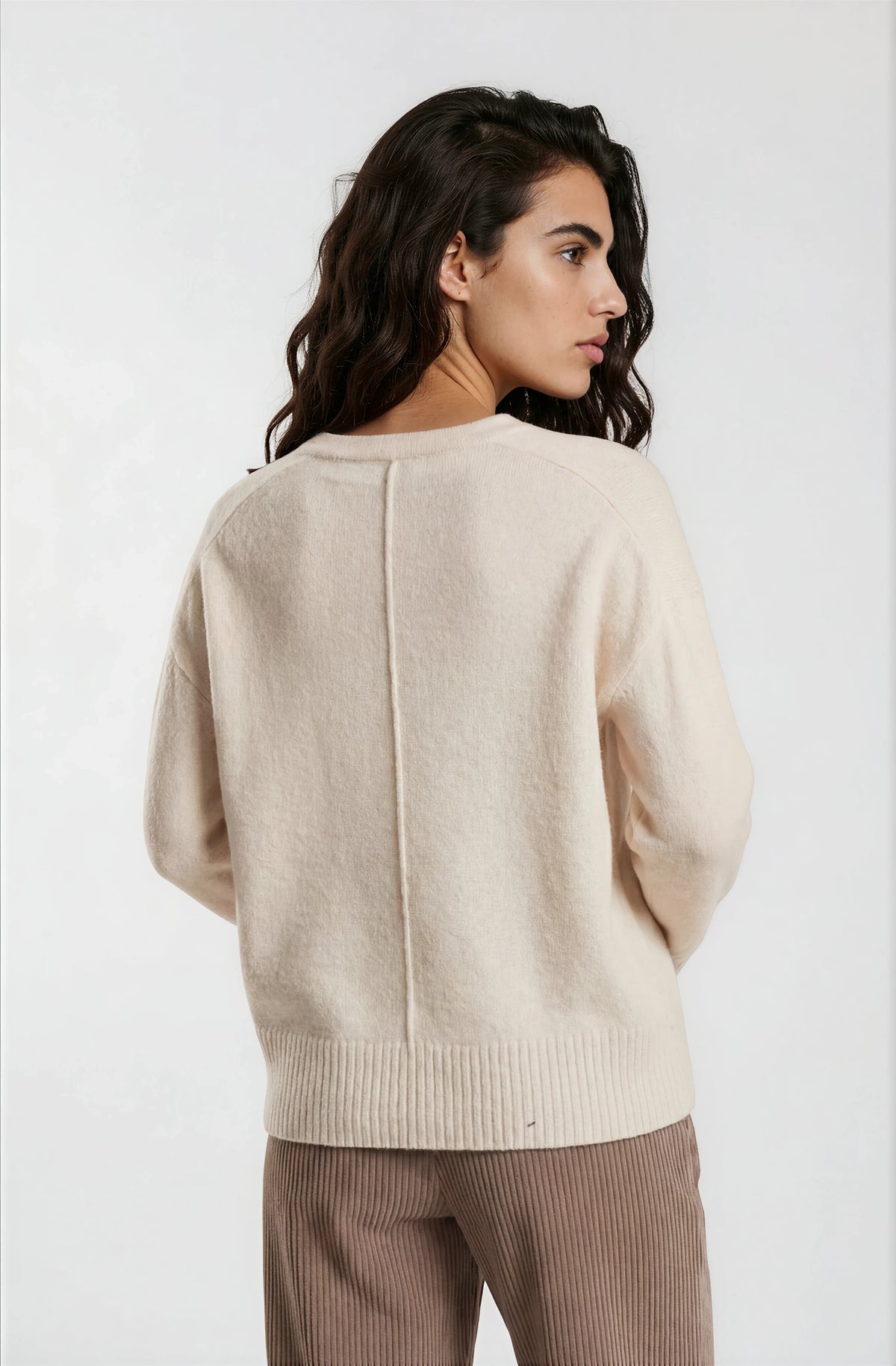 V neck 1/1 sleeve + lace at neck